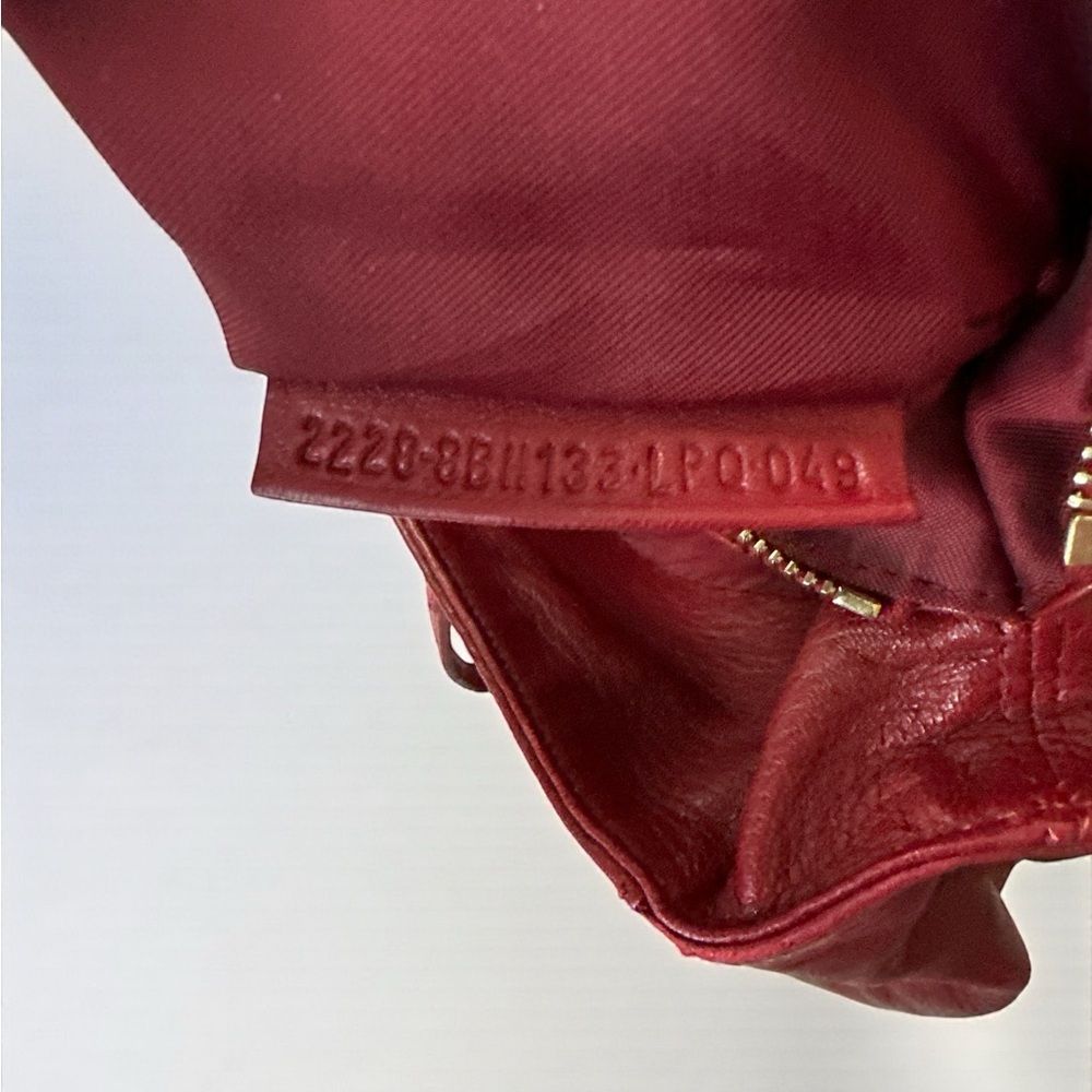 Elegant Red Leather Tote Bag - Picture 6 of 12